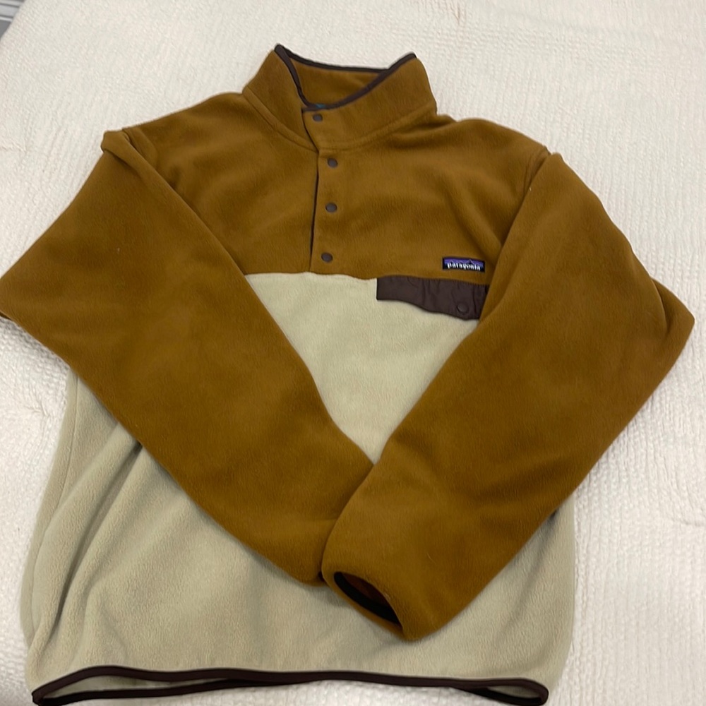 Mens Patagonia pull over. Large.